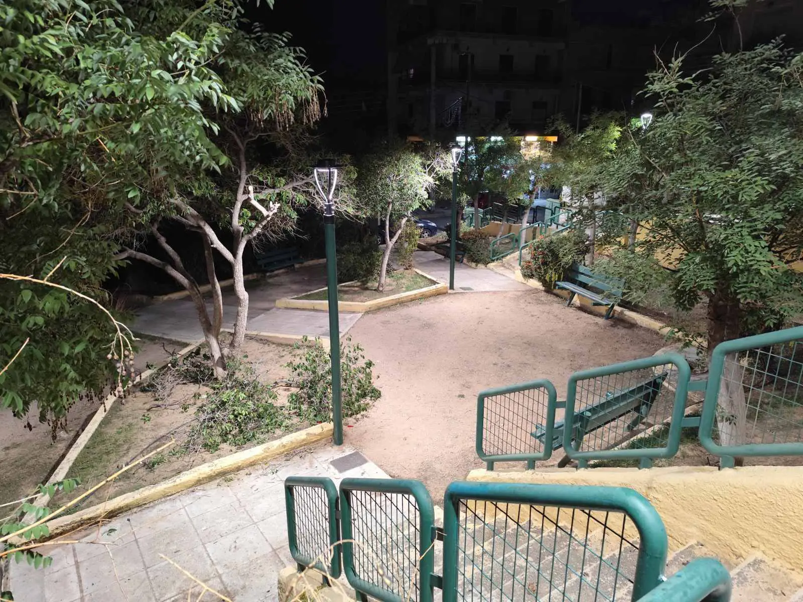 574891210_3749764405157636_1576987822215791751_n Φωτισμός πλατειών Περάματος – έργο Λαγουδάκου