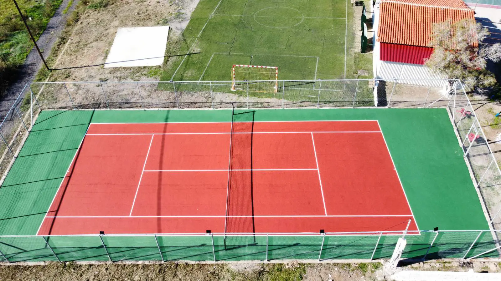 IMG-9ee9c716488b095ae7985e8b5b8d682e-V salamina psili ammo tennis court egkainia