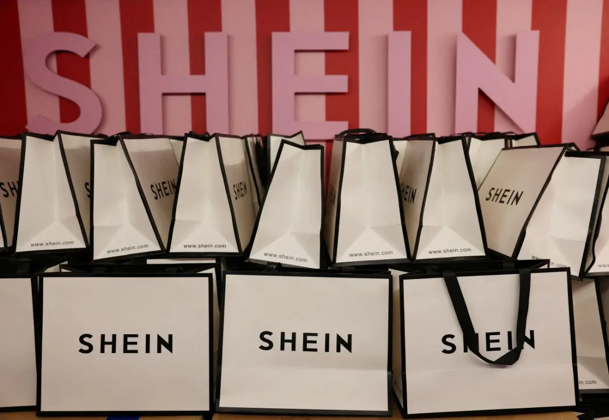 shein-katastimata Διαδηλωτές έξω από το νέο κατάστημα της SHEIN στο Παρίσι με πλακάτ “Shame on SHEIN”