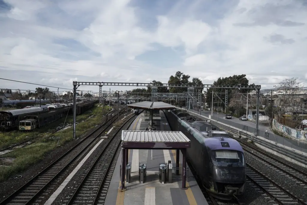 Αμαξοστοιχία στη Θεσσαλονίκη που μπήκε σε λάθος γραμμή