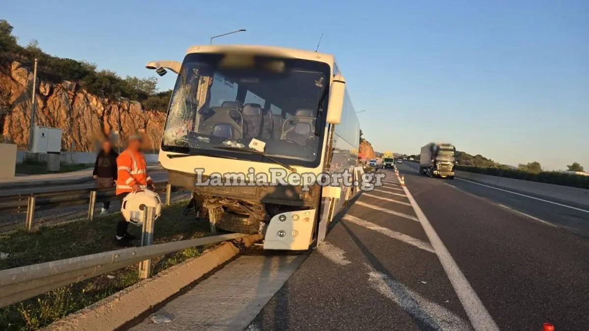 troxaio-lamia Τροχαίο λεωφορείου στη Λαμία πάνω στο διαχωριστικό διάζωμα