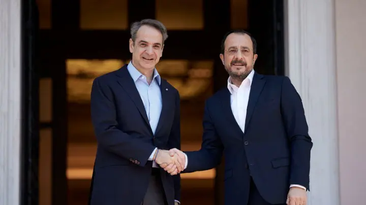 Μητσοτάκης και Χριστοδουλίδης στη Διακυβερνητική Σύνοδο Ελλάδας–Κύπρου στο Μέγαρο Μαξίμου