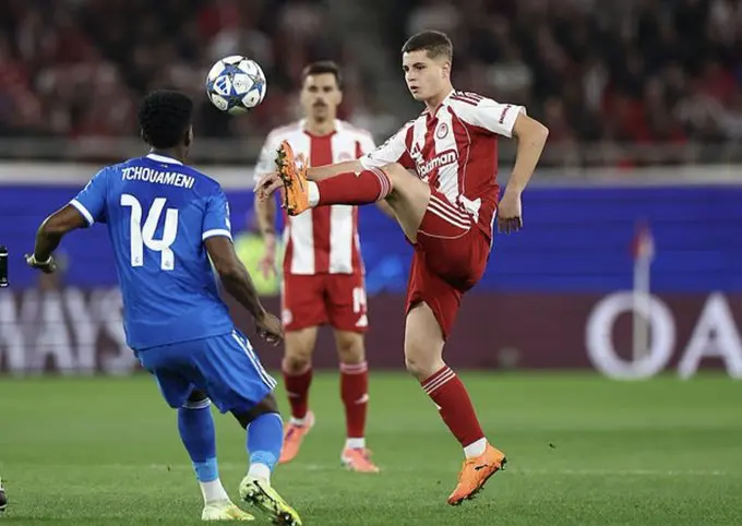 G7LepYKXkAEV8FG Χρήστος Μουζακίτης Manchester United σκάουτερ