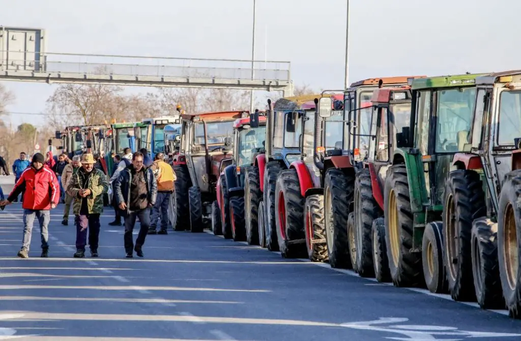 agrotes Αγροτικά μπλόκα στην Ελλάδα – Έκτακτη κυβερνητική σύσκεψη στο Μέγαρο Μαξίμου