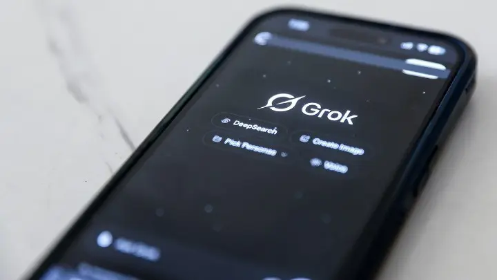 w26-134521w1214220931282387 Πλατφόρμα Χ και Grok AI σε οθόνη υπολογιστή