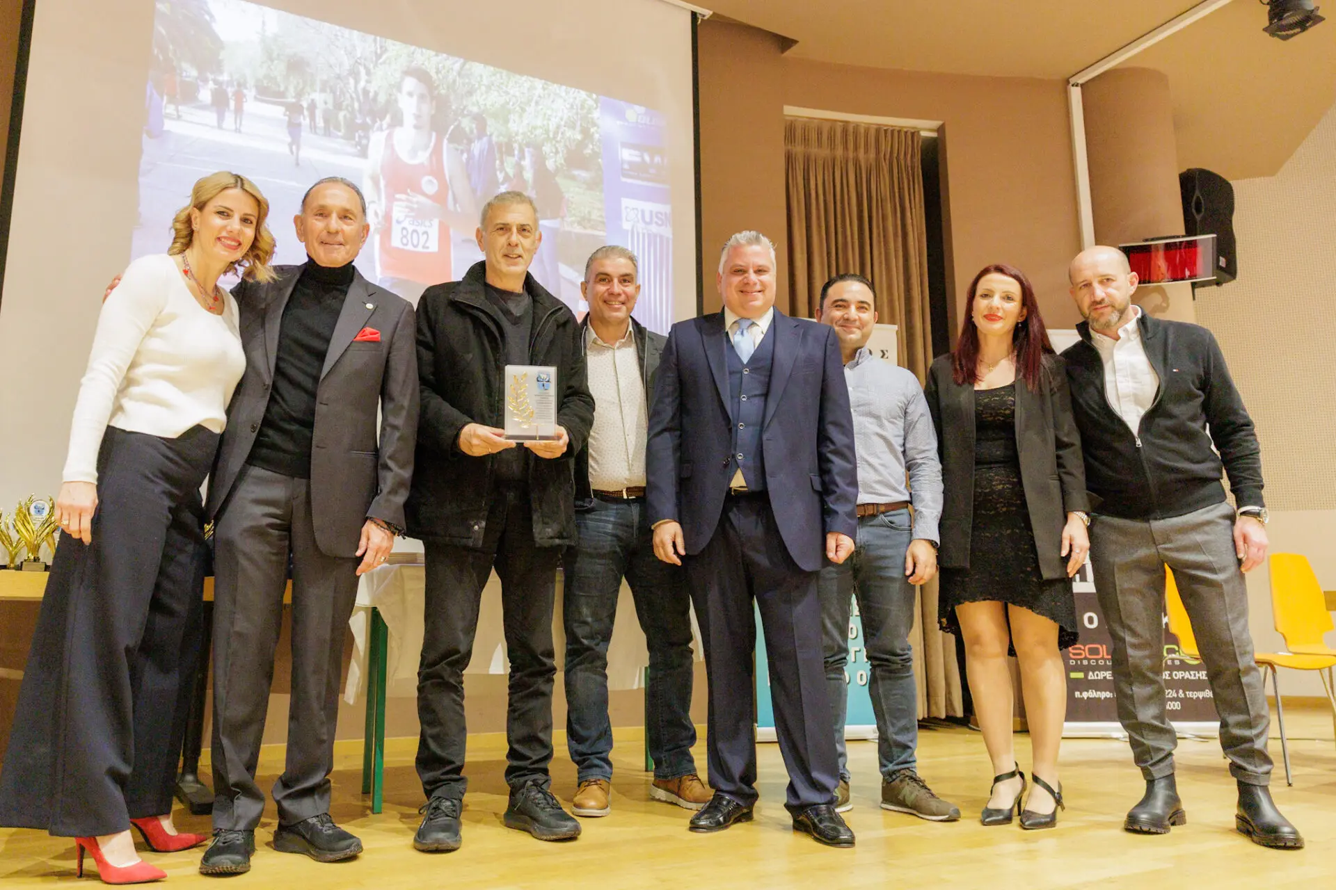 4962 Βράβευση του Δημάρχου Πειραιά Γιάννη Μώραλη από τον Σύλλογο Δρομέων Υγείας