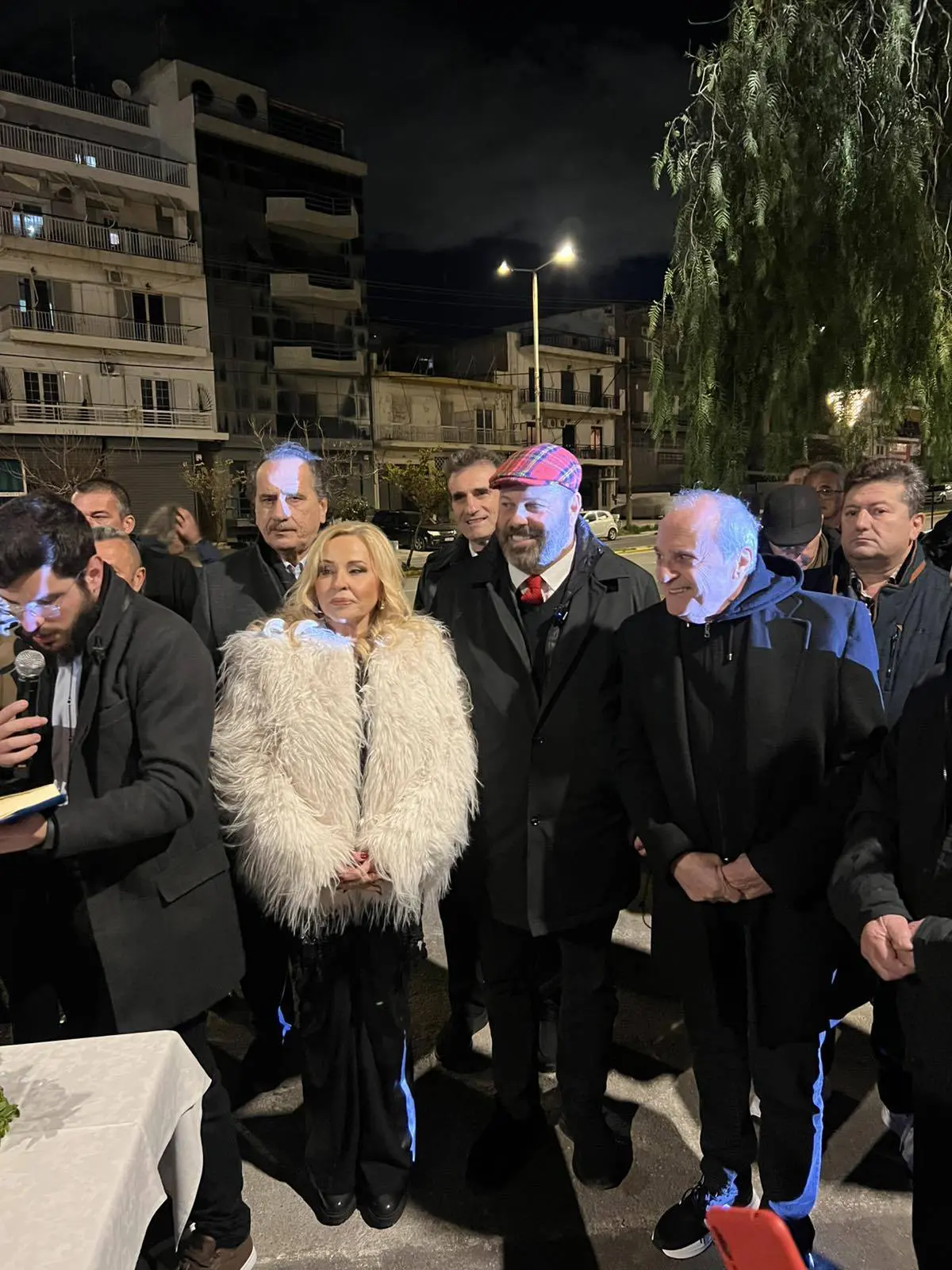 «Εγκαίνια της Πλατείας Ναυπηγοεπισκευαστικής Ζώνης στο Πέραμα με τον Δήμαρχο Γιάννη Λαγουδάκο και τη Μπέσσυ Αργυράκη»