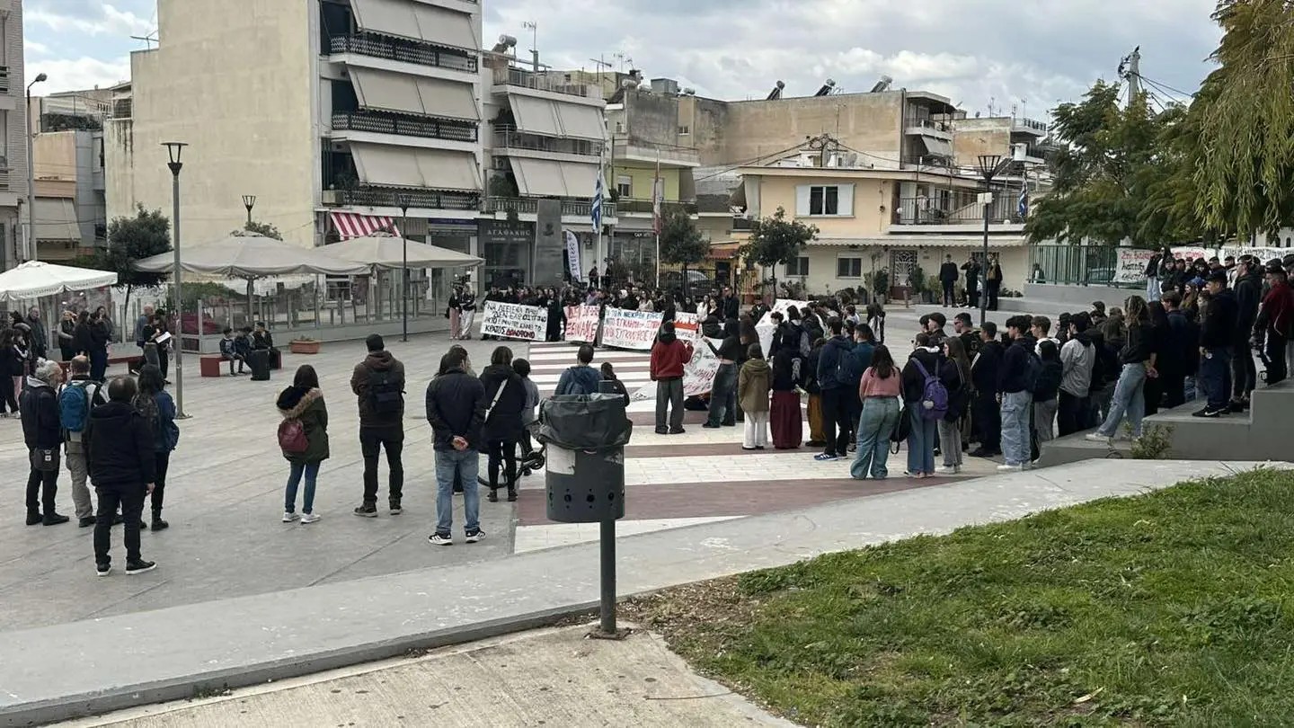 643570441_1343272101171455_1204541567429768216_n Πορεία μαθητών για τα Τέμπη από το μνημείο Παύλου Φύσσα προς την πλατεία Κύπρου