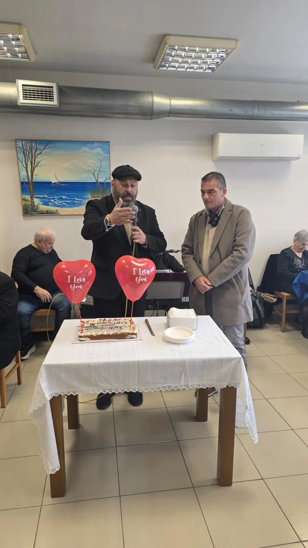 valentinos-perama Αποκριάτικες εκδηλώσεις στο Πέραμα – Καρναβαλούπολη στο Δημαρχείο και γιορτή στα ΚΑΠΗ