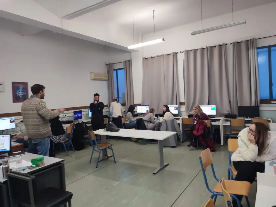 1774014714249 (1) εργαστήριο Πειραιάς εκπαιδευτικοί