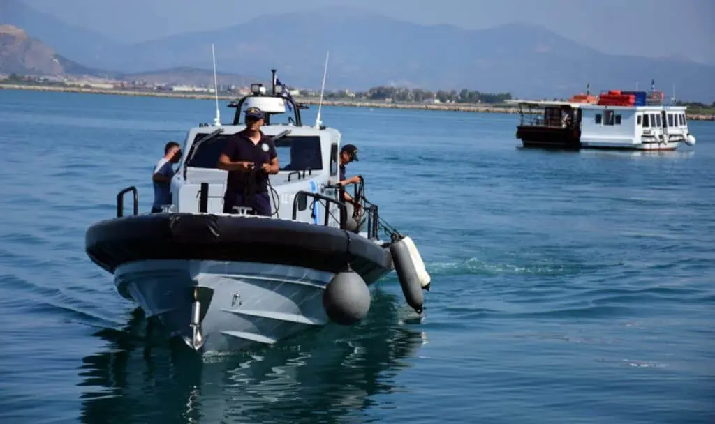 Άσκηση του Λιμεναρχείου Ναυπλίου με φωτιά σε πλοίο, τραυματισμούς και ρύπανση. (Βασίλης Παπαδόπουλος /Eurokinissi) Πειραιάς αυτοκίνητο στη θάλασσα πύλη Ε1 λιμάνι