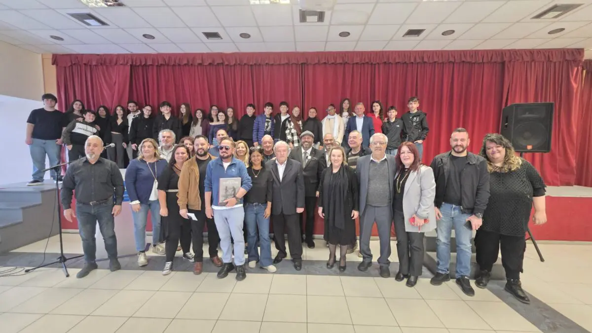erasmus 3 μαθητές Erasmus Πέραμα Δημαρχείο