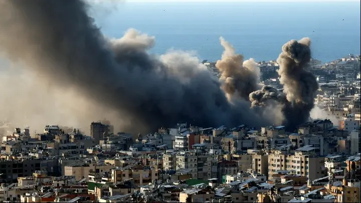 w03-9434531528120 Ισραηλινά πλήγματα σε Τεχεράνη και Βηρυτό – καπνός πάνω από τη Βηρυτό