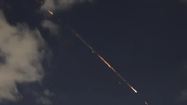 w09-61725ISRAELAIRDEFENSE Πύραυλοι και drones του Ιράν σε επίθεση κατά του Ισραήλ στη σύγκρουση στη Μέση Ανατολή