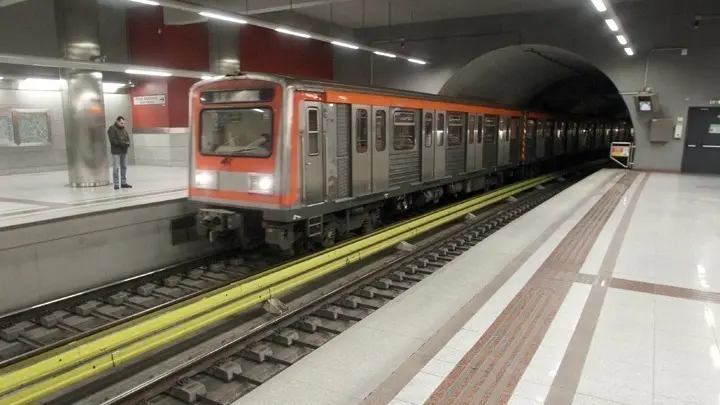 w14-112659 σταθμός Μετρό Γραμμής 2 στο κέντρο της Αθήνας