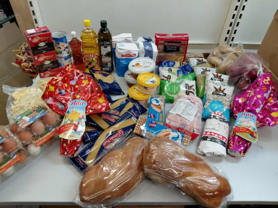 pasxa Κερατσίνι Κοινωνικό Παντοπωλείο πασχαλινά πακέτα