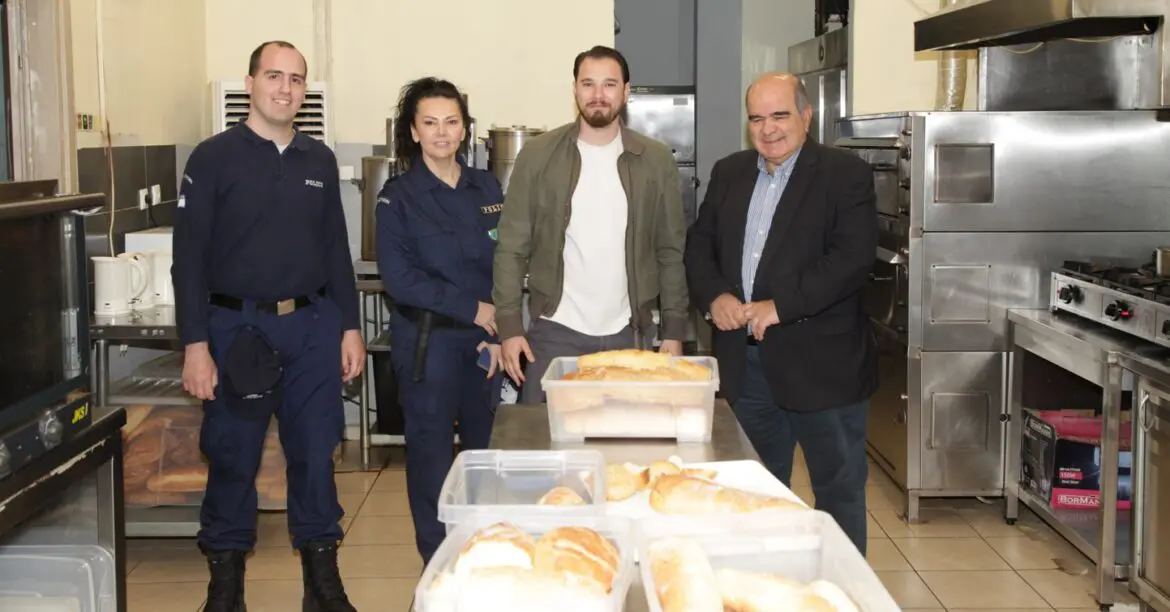Αστυνομία Πειραιά γεύματα άστεγοι