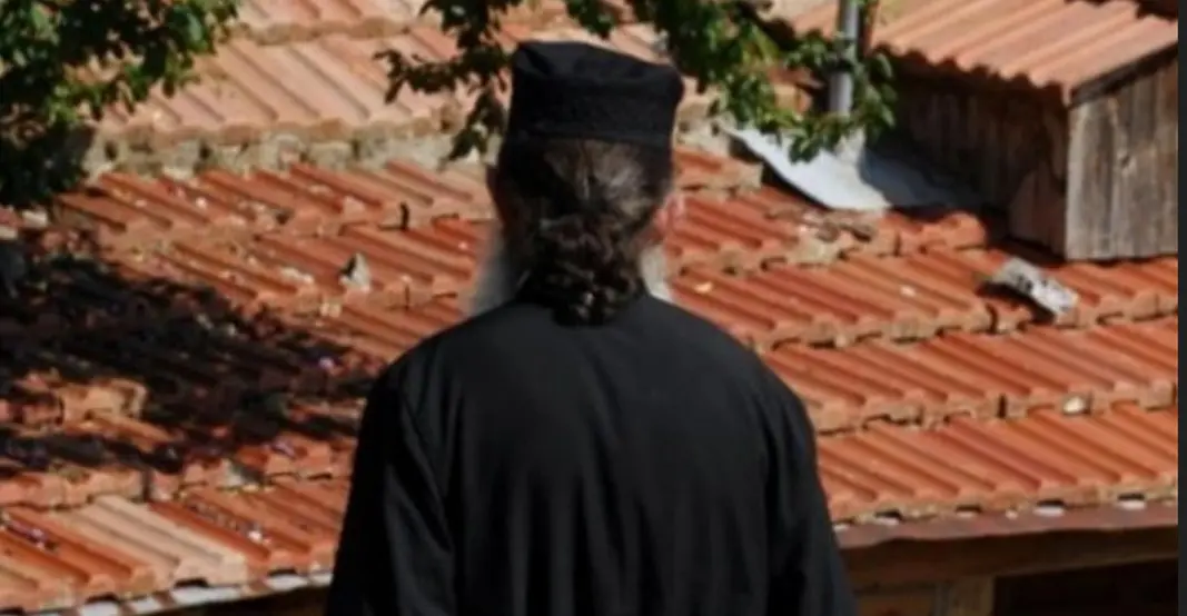ieereaw Σοκ στο Κερατσίνι: Καταγγελίες για βιασμούς και κακοποίηση ανήλικων από πρώην Αρχιμανδρίτη