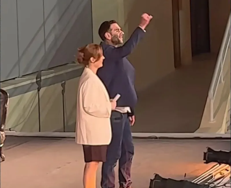 «Σαν τον Πειραιά δεν έχει - κι ας είμαι Παναθηναϊκός»: Ο Ιορδανίδης «έριξε» το Βεάκειο