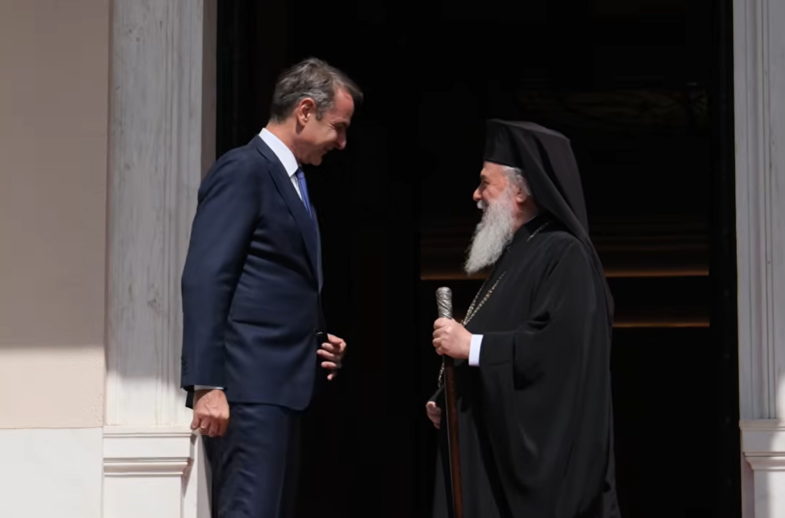 mitsotakis Πατριάρχης Θεόφιλος στον Μητσοτάκη: «Ο Τραμπ έχει τη διάθεση να επισκεφτεί την Ελλάδα»