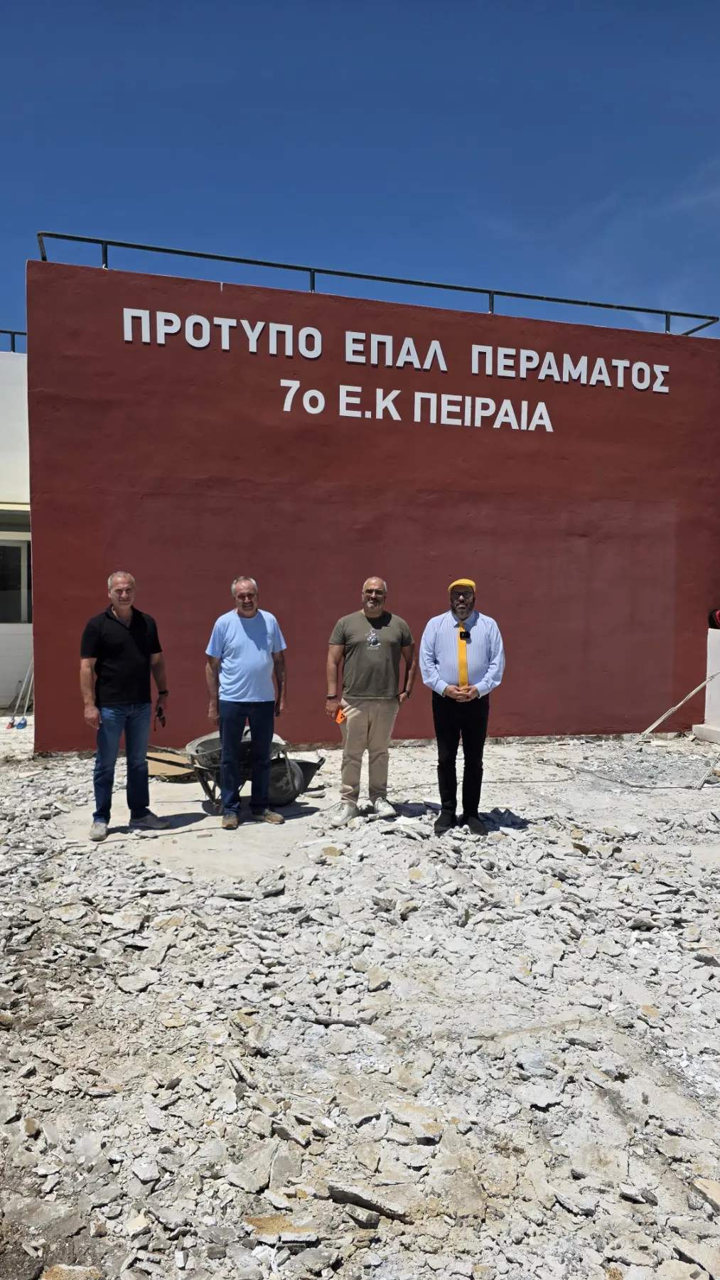 perama-epal Πέραμα: Προχωρούν οι εργασίες αποκατάστασης στο ΕΠΑΛ - Ο Λαγουδάκος ανακοίνωσε και αγορά οικοπέδου για πεζογέφυρα