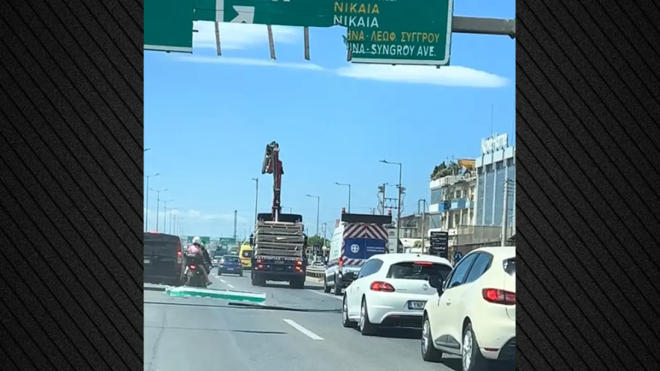 tabela_mixani_arthrou Σοκαριστικό βίντεο: Γερανοφόρο διέλυσε πινακίδα στην Κηφισού – Παρά τρίχα σώθηκαν δύο αναβάτες μηχανής