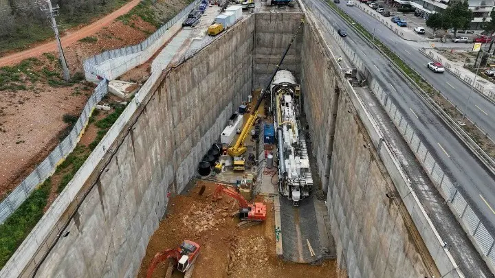 w15-115039w08100138image7 Μετρό Κυψέλη ρωγμές