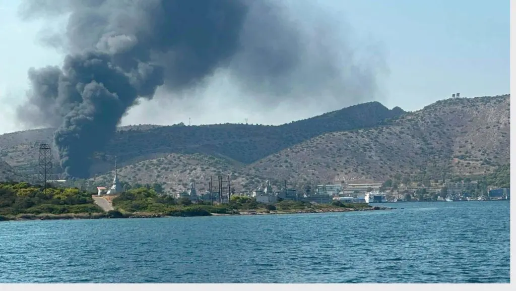 salamina-1-4-1024x577 Φωτιά στη Σαλαμίνα κοντά στον Ναύσταθμο