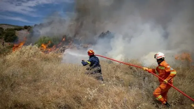4525-1-620x350 Φωτιά στην Παιανία κοντά στην Αττική Οδό - Έκλεισε η οδός Αμπελώνων