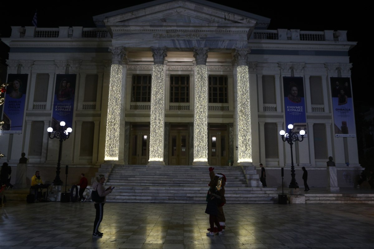 Εορταστικό ωράριο καταστημάτων Πειραιά