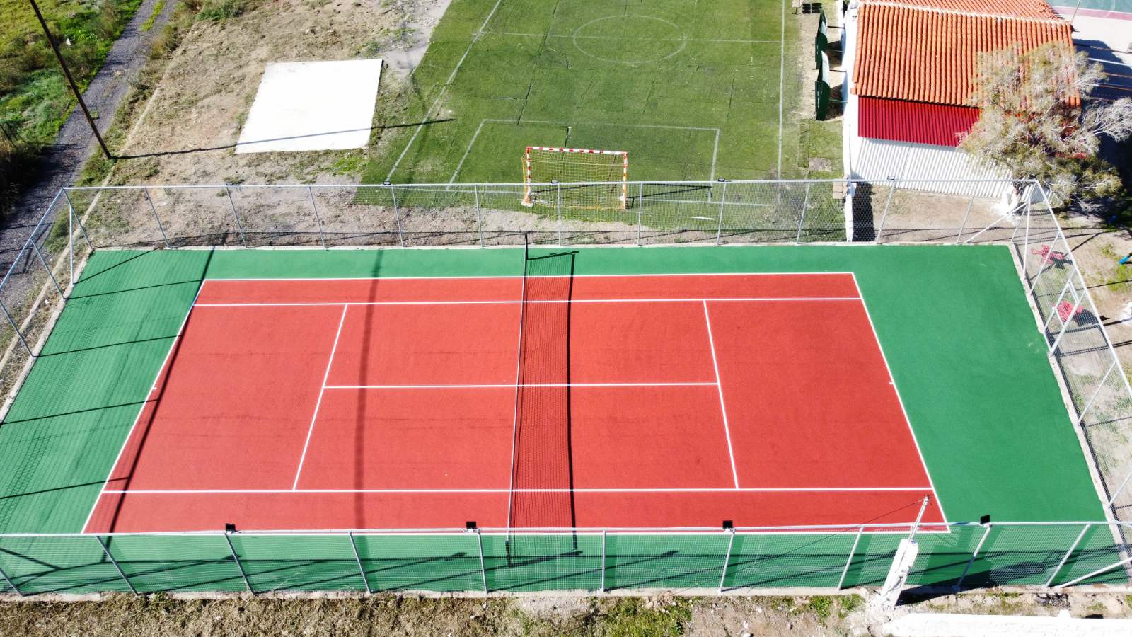 salamina psili ammo tennis court egkainia