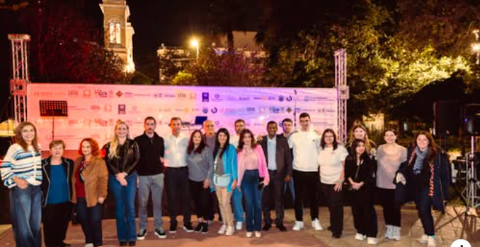 Νέοι στον Τινάνειο Κήπο Πειραιά συμμετέχουν στο Youth Festival 2025 με μουσική και δράσεις.