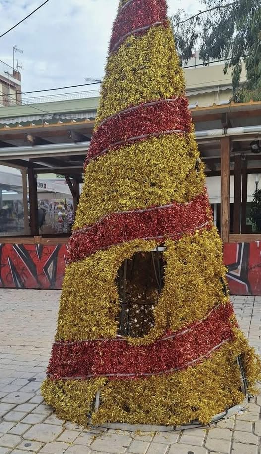 Πλατεία Ευγενείας Κερατσίνι χριστουγεννιάτικος στολισμός