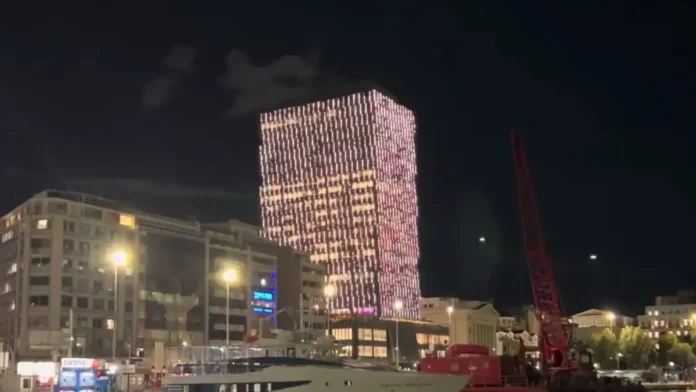 Πύργος Πειραιά φωταγώγηση Χριστούγεννα