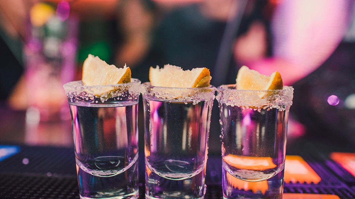 Αστυνομικός έλεγχος σε μπαρ στον Πειραιά