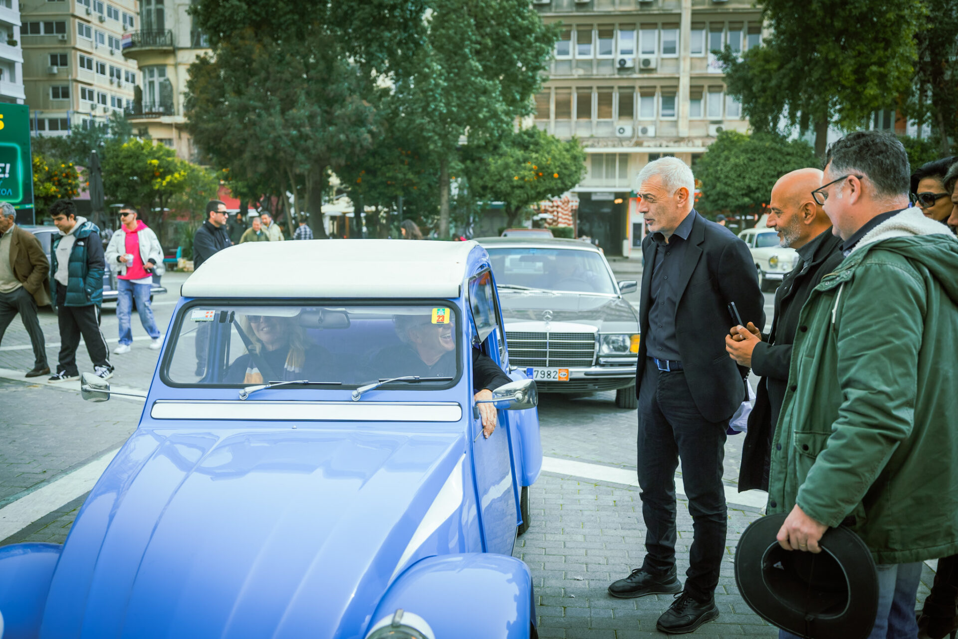 «Ο Δήμαρχος Πειραιά Γιάννης Μώραλης σε εκδήλωση στην πλατεία Κοραή για ιστορικά οχήματα και δράσεις πολιτισμού»