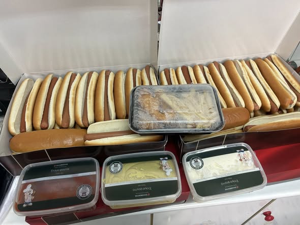 Τσικνοπέμπτη στο 4ο Δημοτικό Κερατσινίου με hot dog από τον Σύλλογο Γονέων