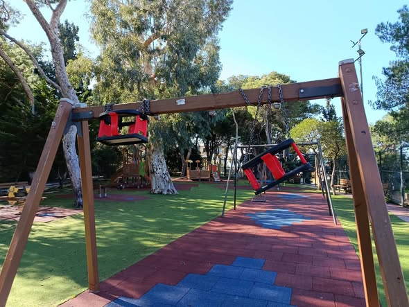 Φθορές στην παιδική χαρά Προφήτη Ηλία στην Καστέλλα