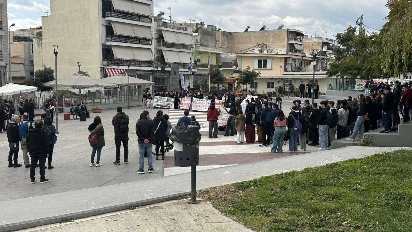 Πορεία μαθητών για τα Τέμπη από το μνημείο Παύλου Φύσσα προς την πλατεία Κύπρου