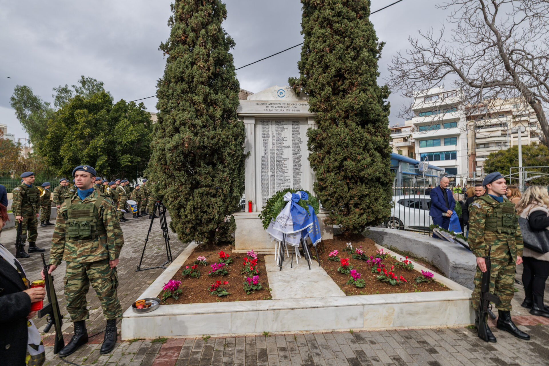Επιμνημόσυνη δέηση στον Πειραιά για τους 63 πεσόντες αεροπόρους του C-130