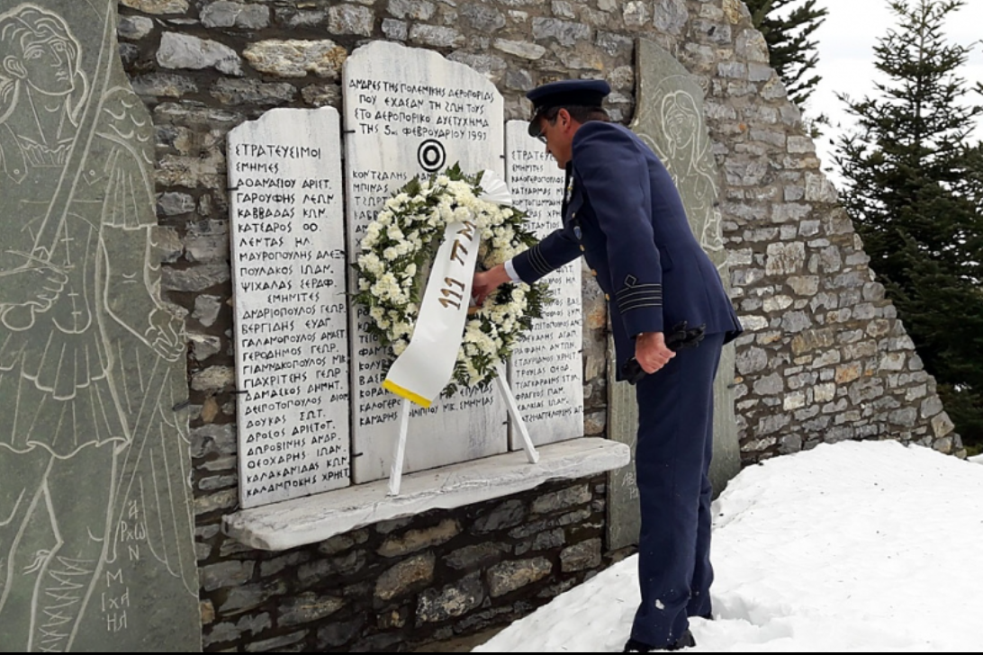 Τρισάγιο C-130 Πειραιάς – μνημείο πεσόντων αεροπόρων στην Πλατεία Ηρώων Αεροπόρων