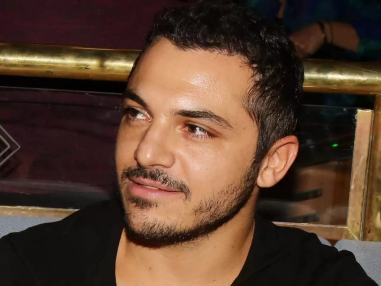 Ο Κώστας Δόξας έξω από τα Δικαστήρια Θεσσαλονίκης