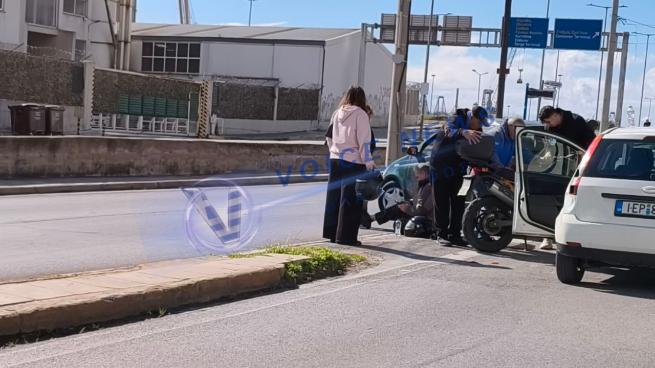 Τροχαίο ατύχημα στη Λεωφόρο Δημοκρατίας στο Κερατσίνι