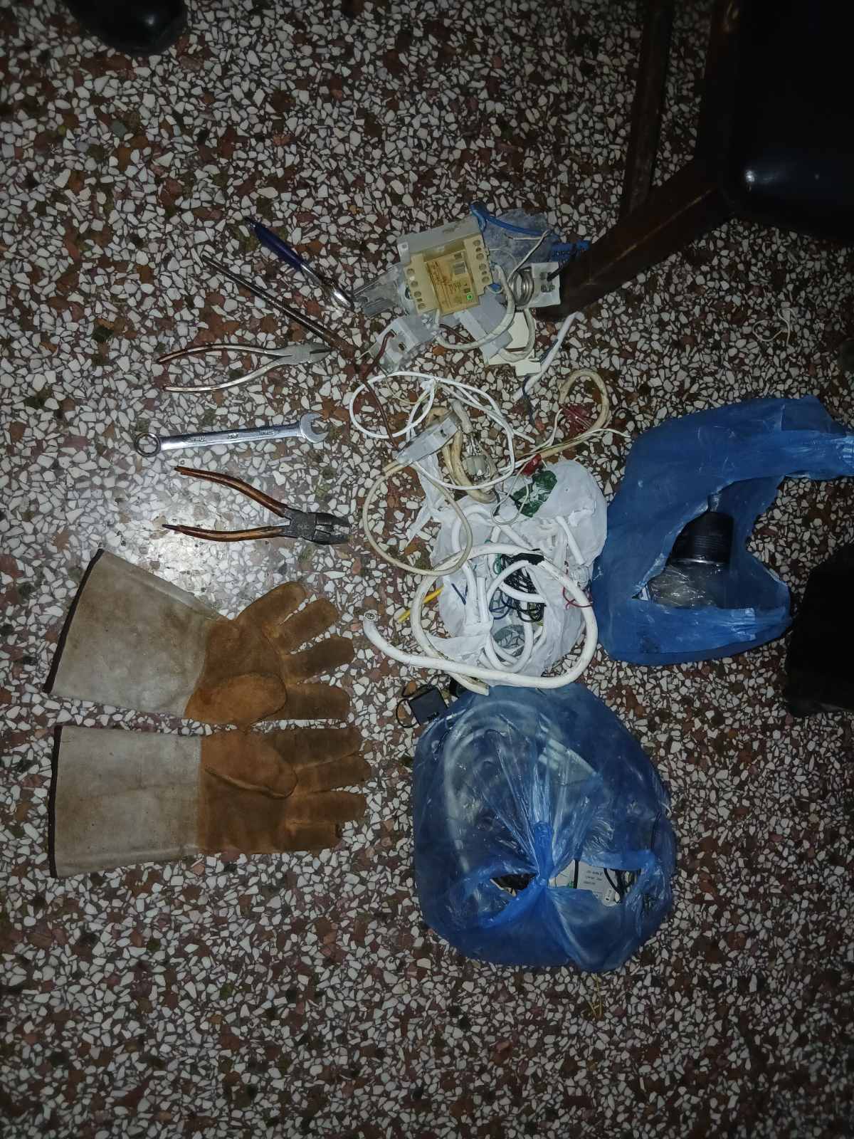 Αστυνομικοί της Άμεσης Δράσης στο Πέραμα σε έλεγχο οχήματος