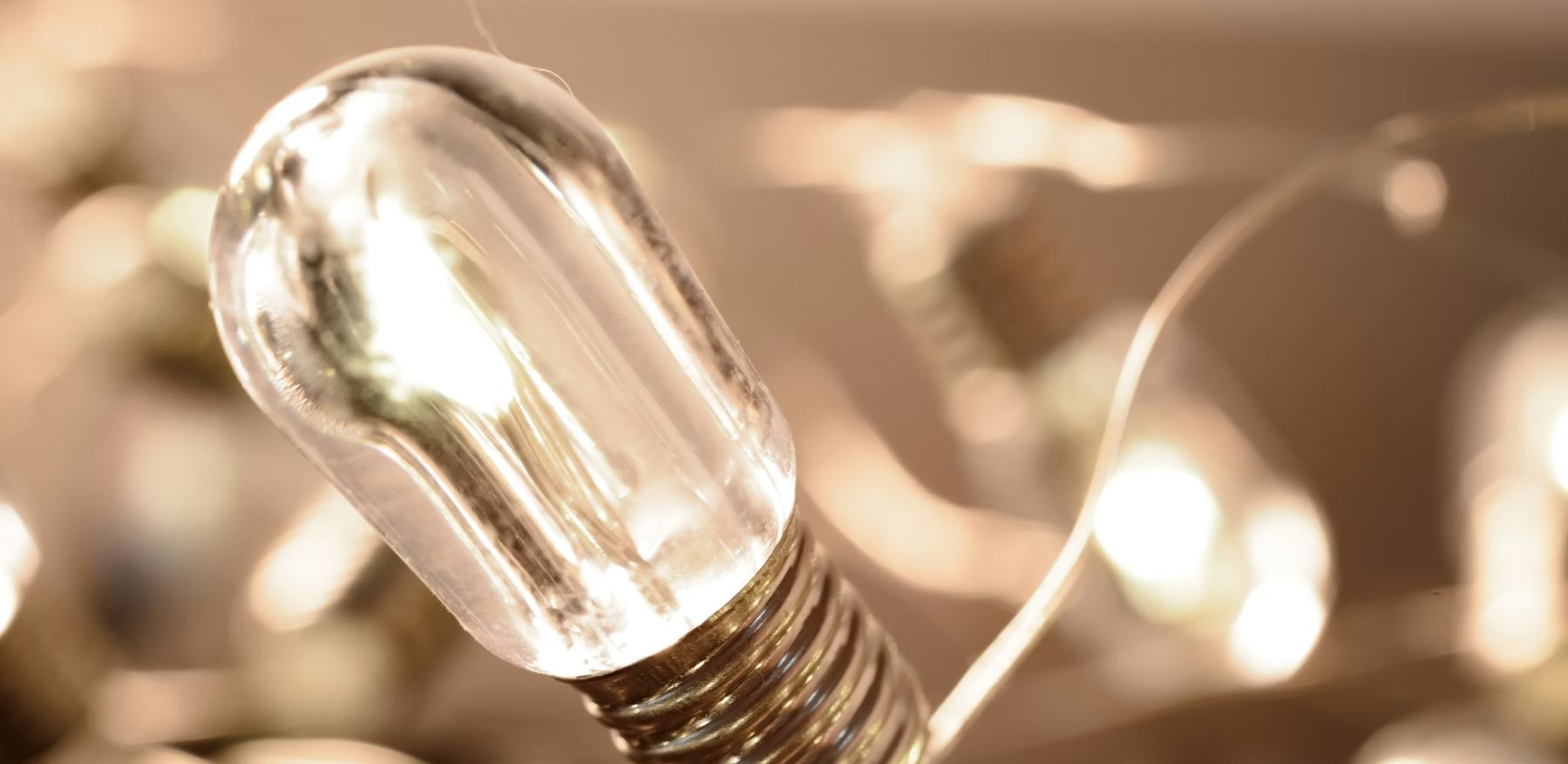 Πτώση στη χονδρική τιμή ρεύματος τον Φεβρουάριο