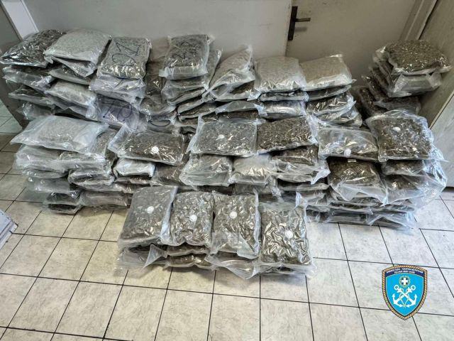 κατάσχεση 219 κιλών κάνναβης skunk από το Λιμενικό Πειραιά