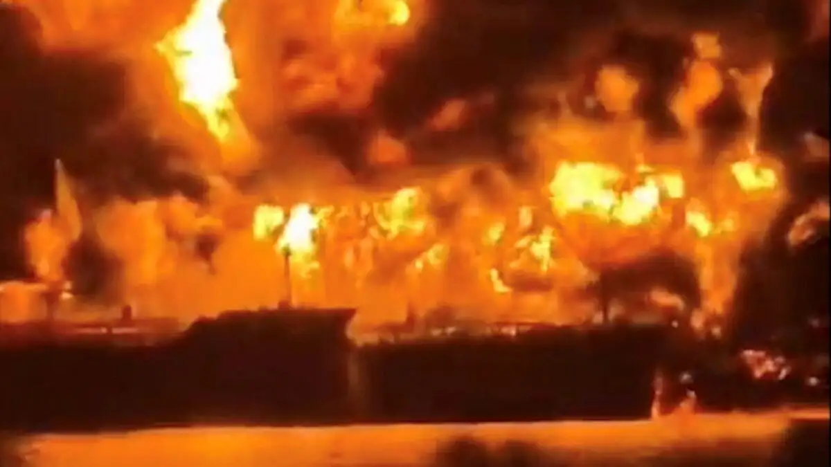 δεξαμενόπλοια στις φλόγες στον Περσικό Κόλπο μετά από επίθεση