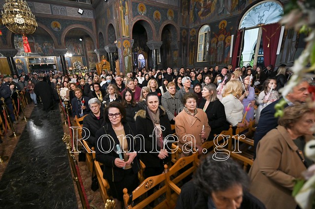 Κορυδαλλός Ανάσταση Ταξιάρχες πλήθος πιστών