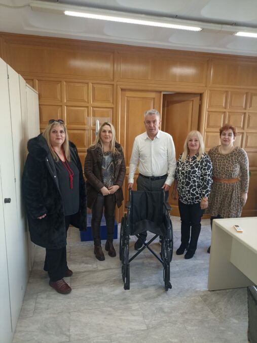 δωρεά αναπηρικού αμαξιδίου Νίκαια νοσοκομείο