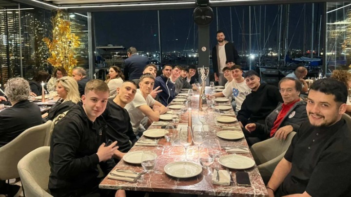 έφηβοι Ολυμπιακός πρωτάθλημα γιορτασμός Άλεκ Πίτερς